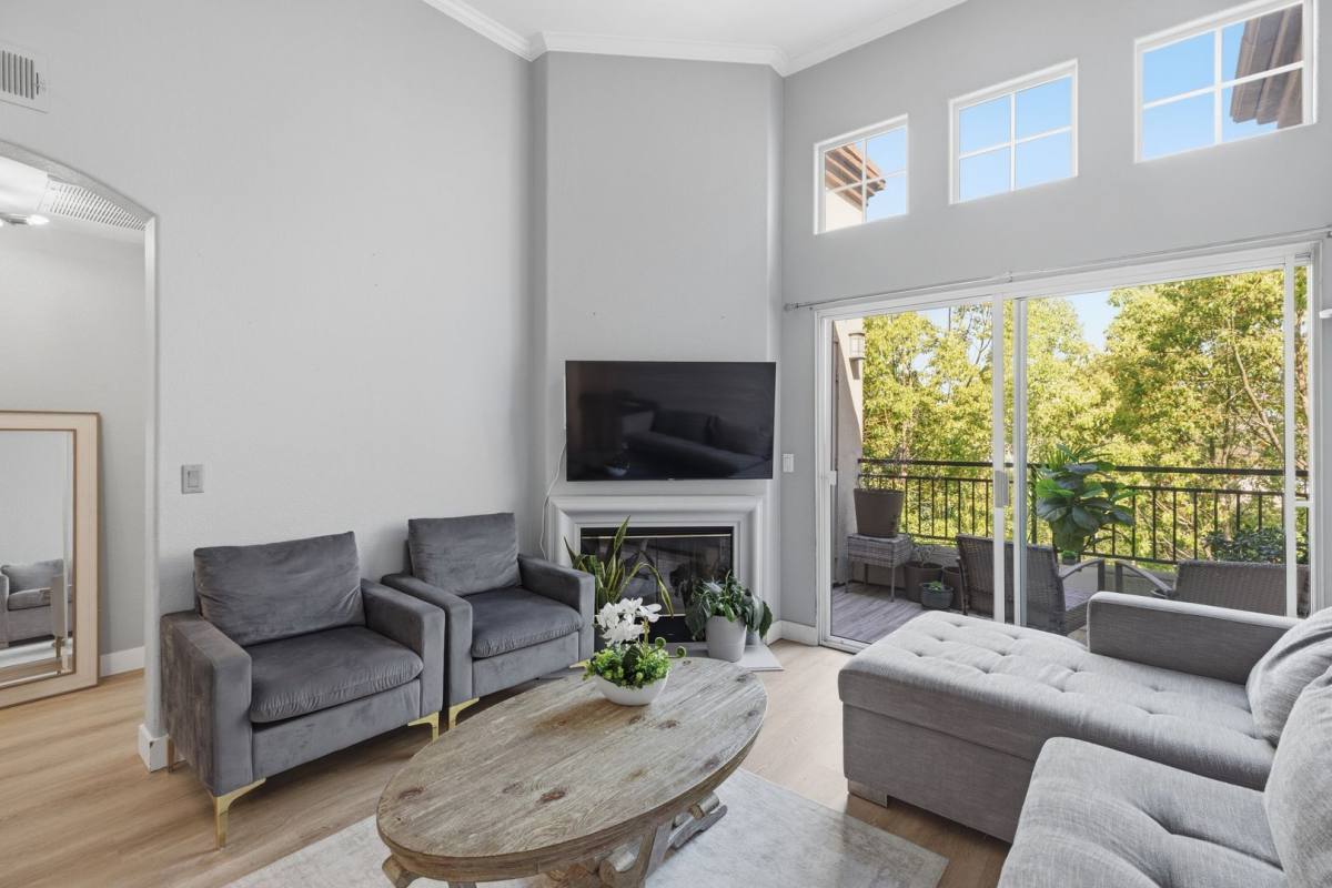 Apartment for rent at 4155 Executive Dr #E411, La Jolla, CA 92037