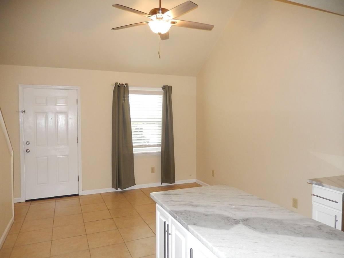 Townhouse for rent at 932 S Lipona Rd, Tallahassee, FL 32304