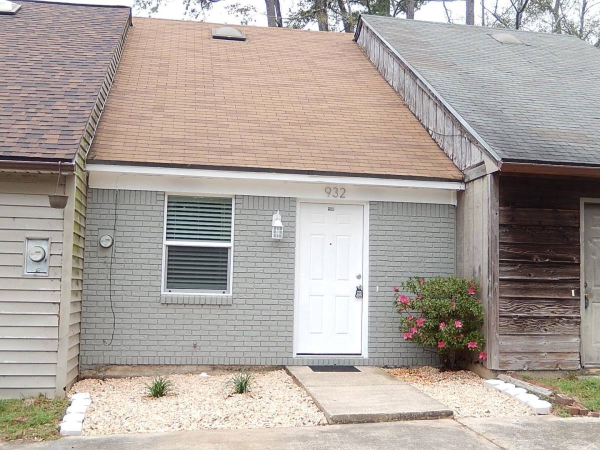 Townhouse for rent at 932 S Lipona Rd, Tallahassee, FL 32304