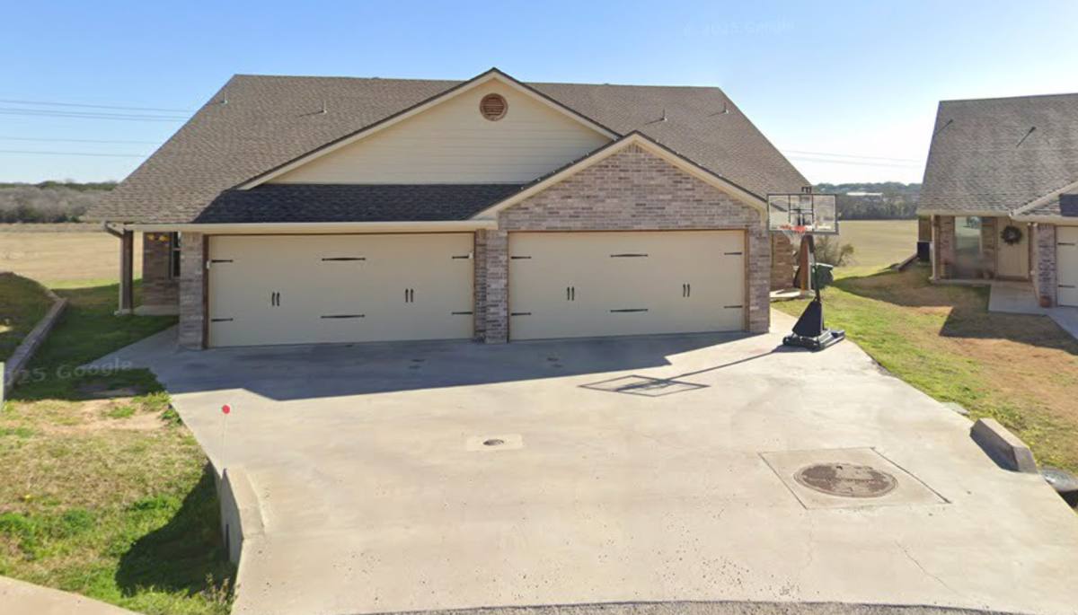 Apartment for rent at 904 Dart Court, Granbury, TX 76049