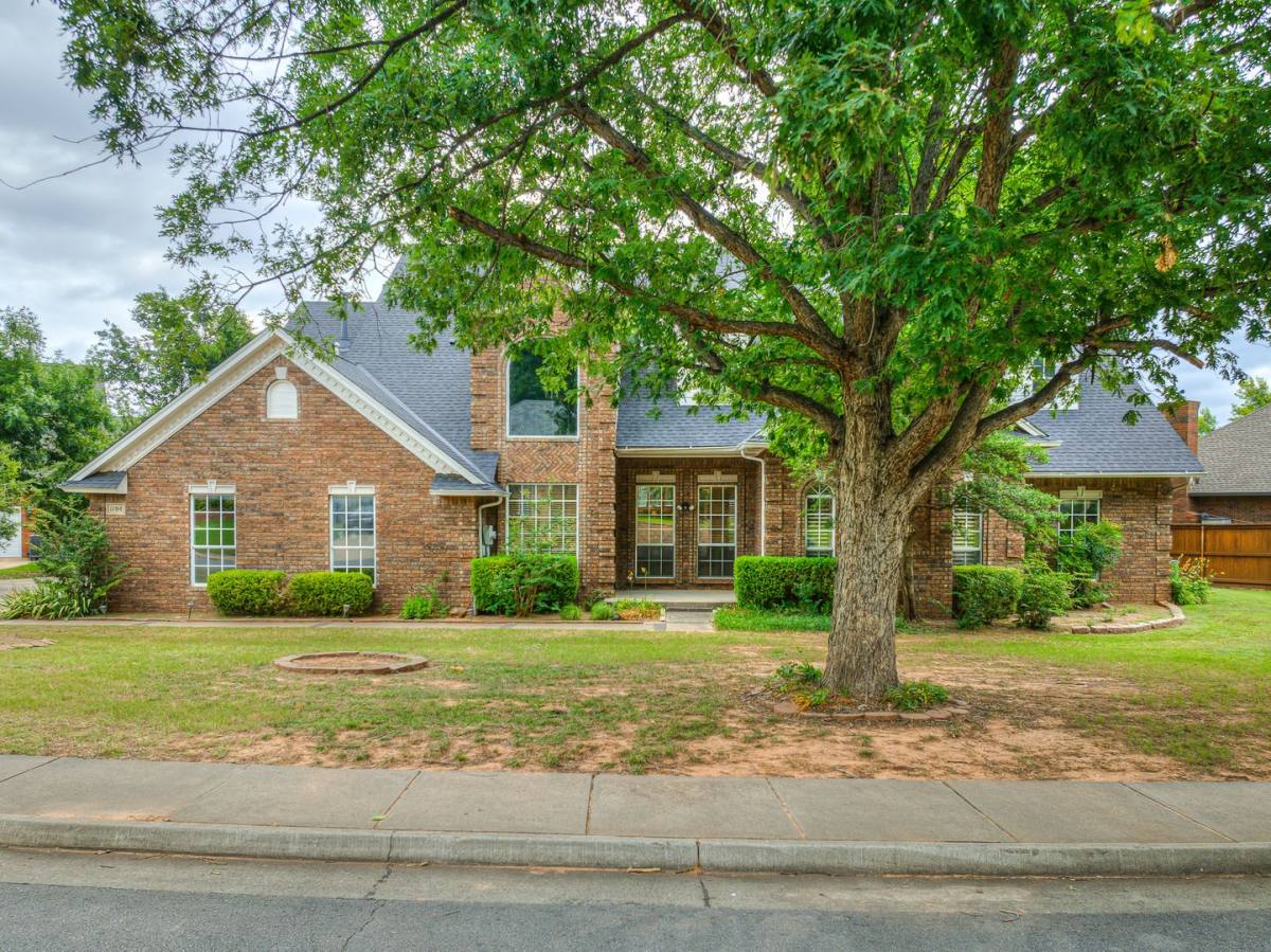 House for rent at 1104 Fox Lake Lane, Edmond, OK 73034