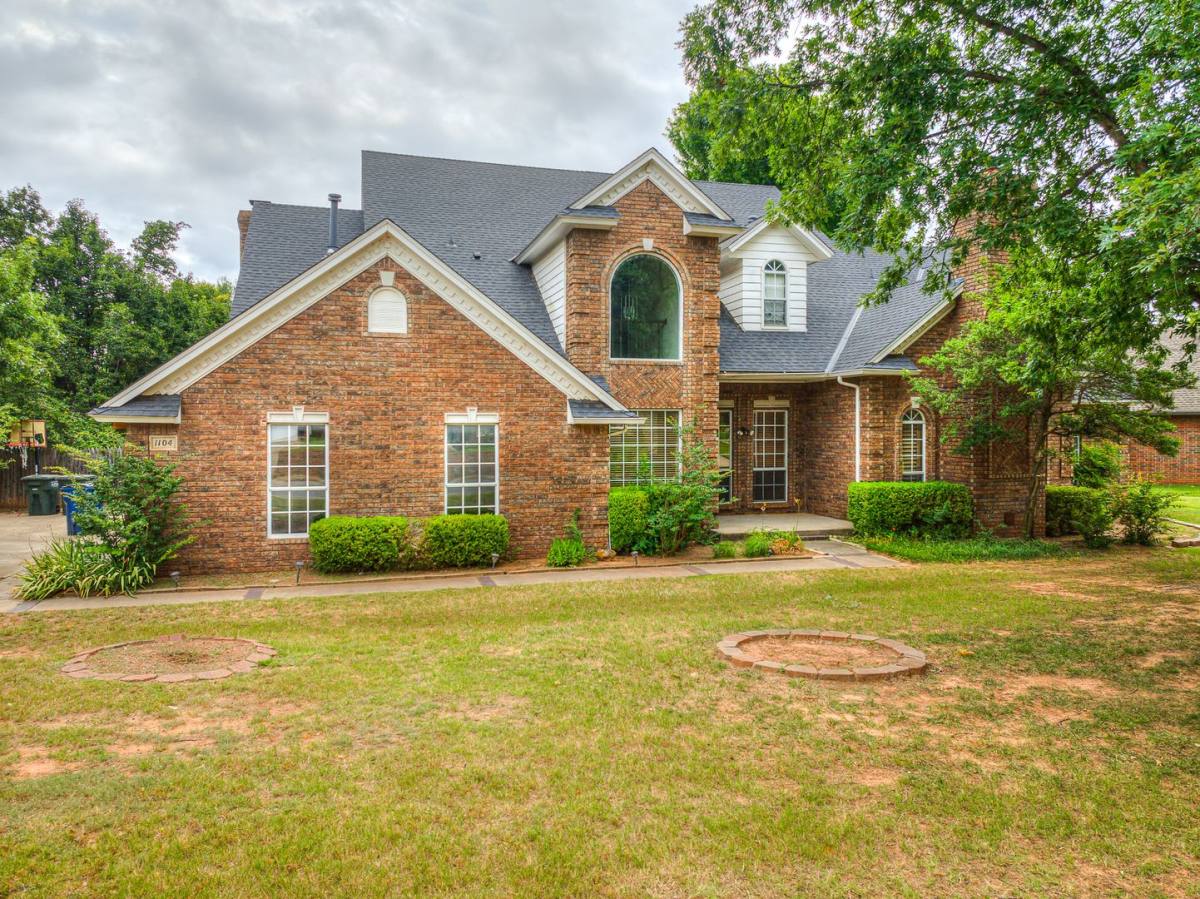 House for rent at 1104 Fox Lake Lane, Edmond, OK 73034