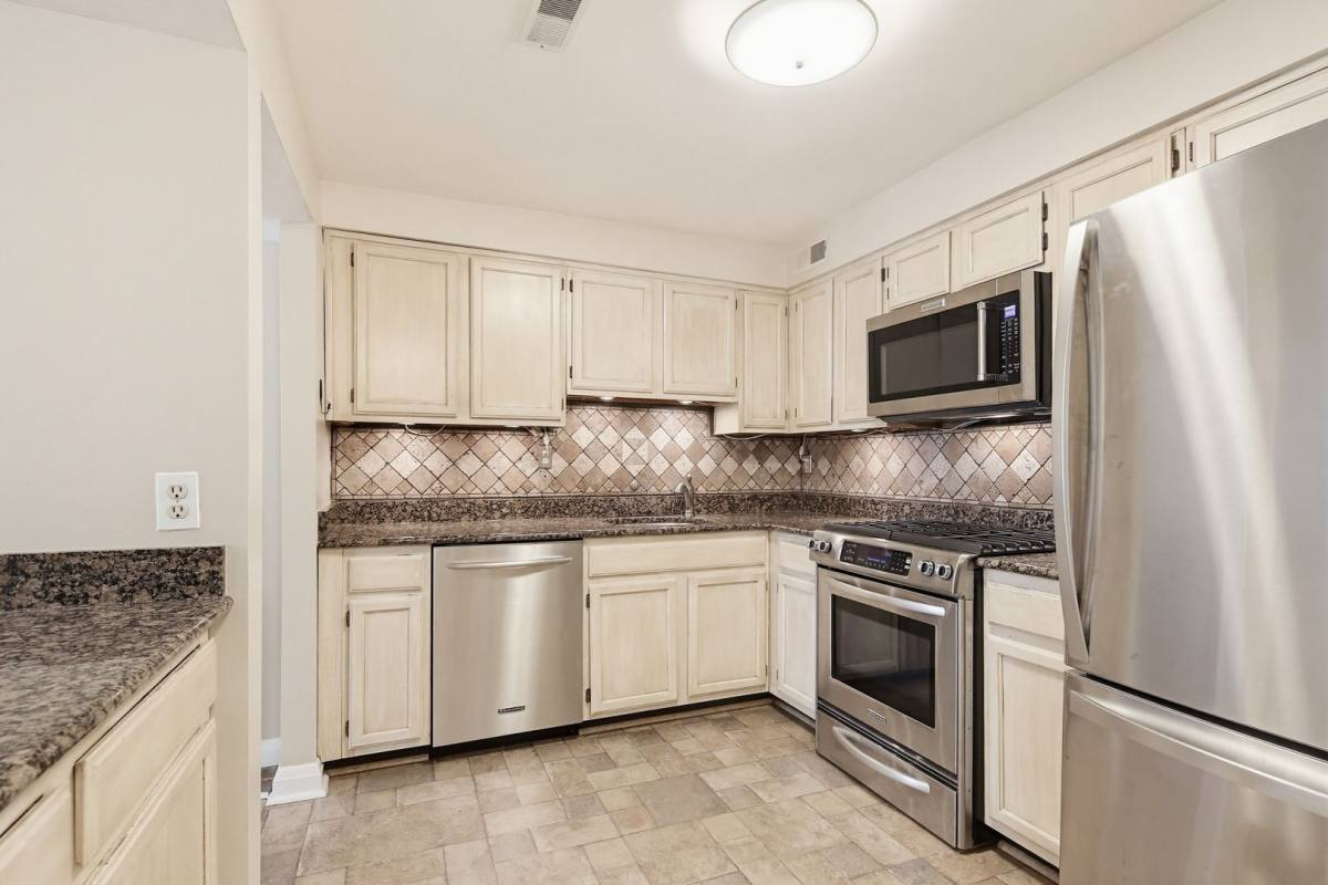 Townhouse for rent at 947 Oella Ave, Ellicott City, MD 21043