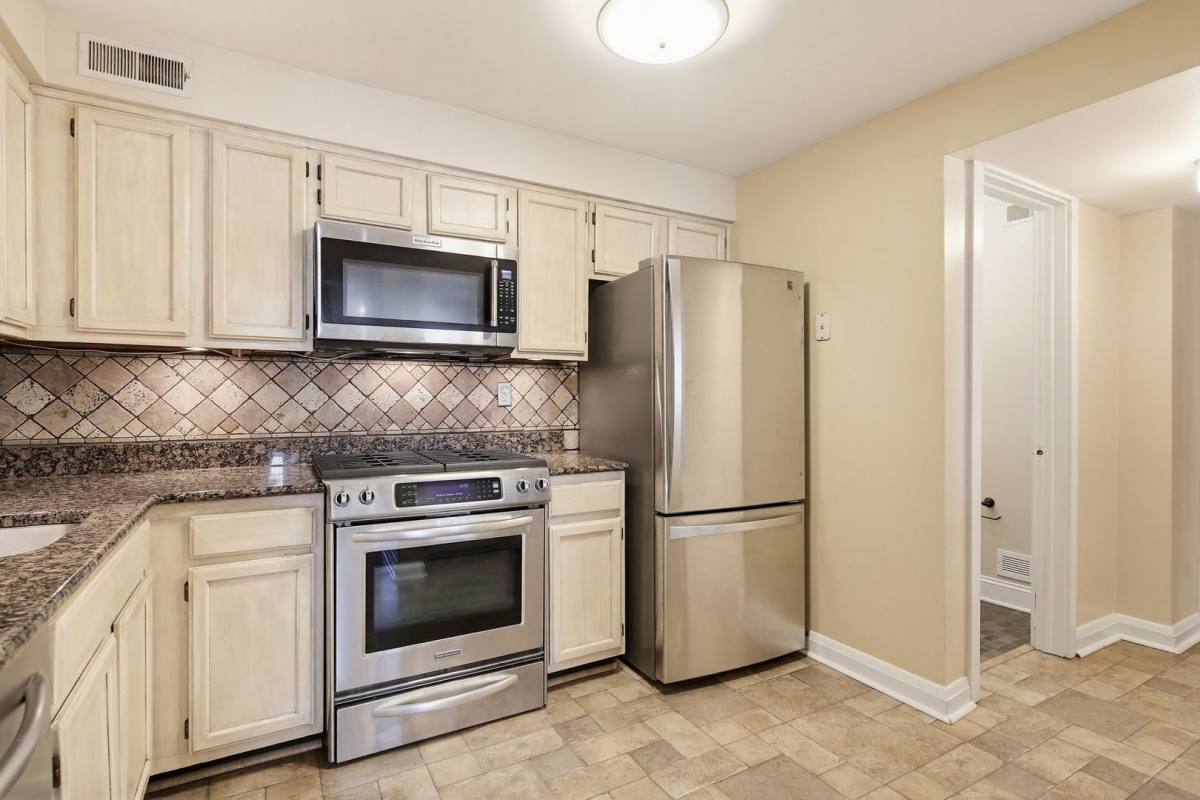 Townhouse for rent at 947 Oella Ave, Ellicott City, MD 21043