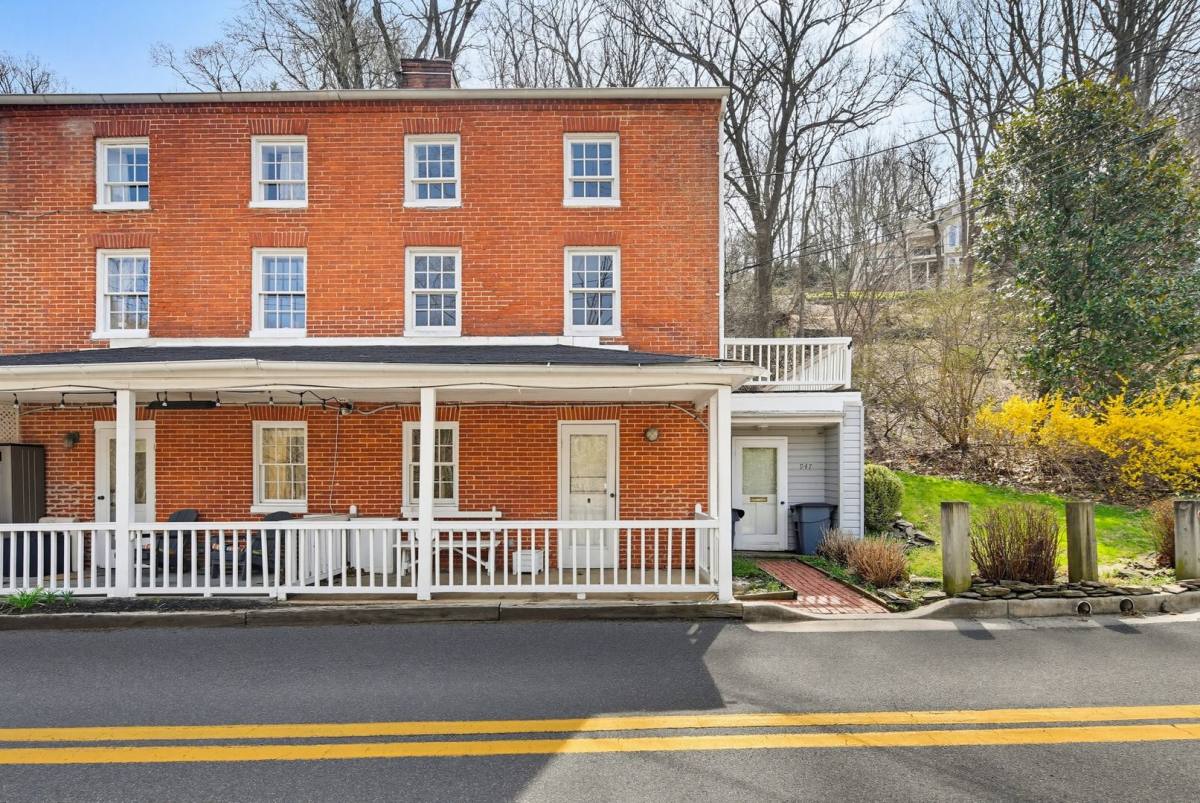 Townhouse for rent at 947 Oella Ave, Ellicott City, MD 21043