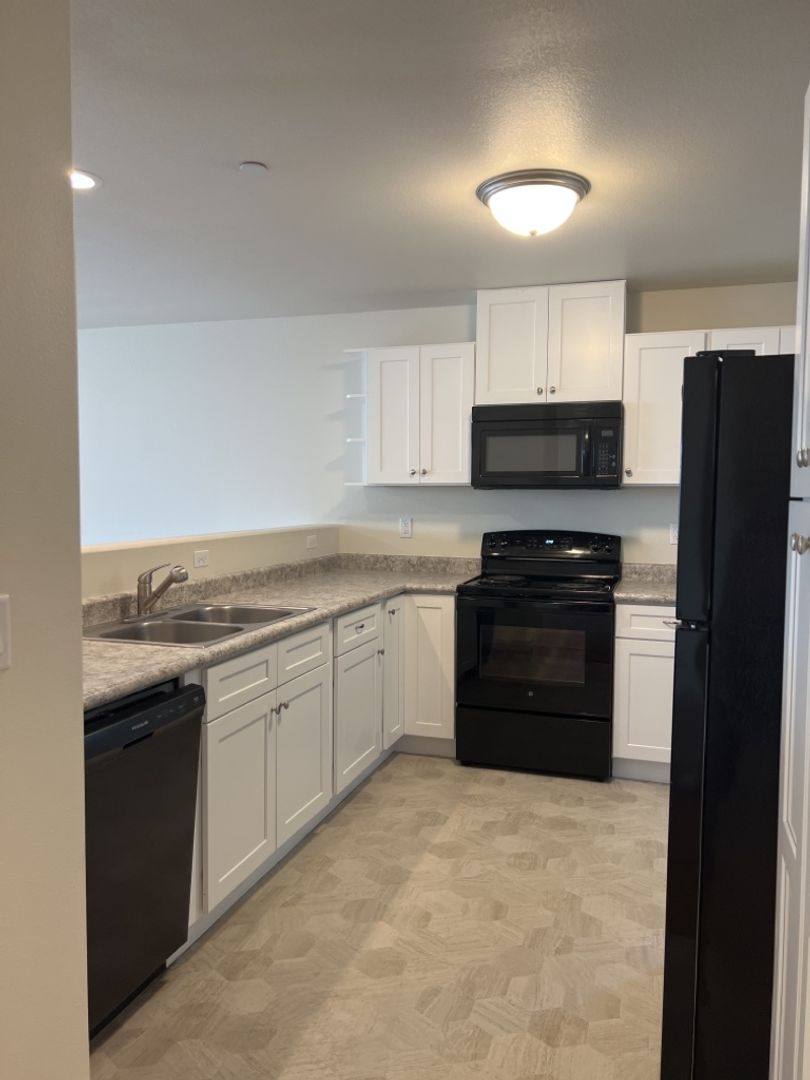 4475 Hamrick Rd, Central Point, OR 97502 - Apartment for Rent - Image 4