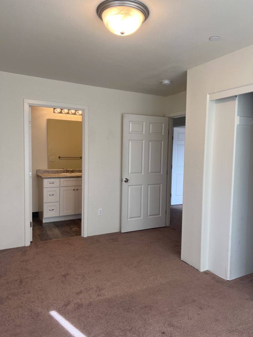 4475 Hamrick Rd, Central Point, OR 97502 - Apartment for Rent - Image 8