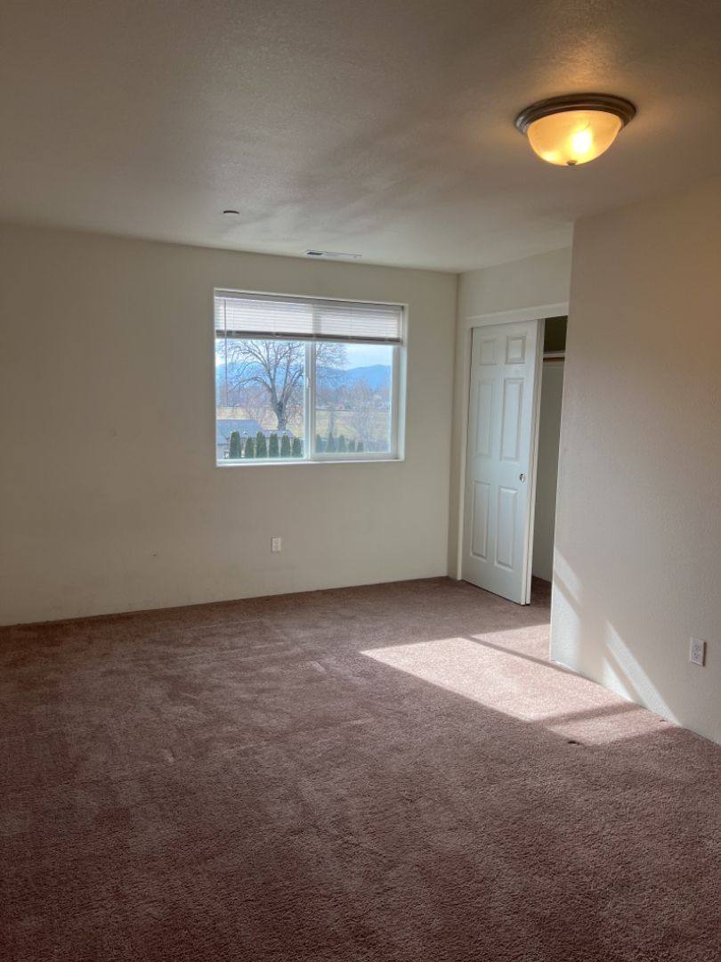 4475 Hamrick Rd, Central Point, OR 97502 - Apartment for Rent - Image 7