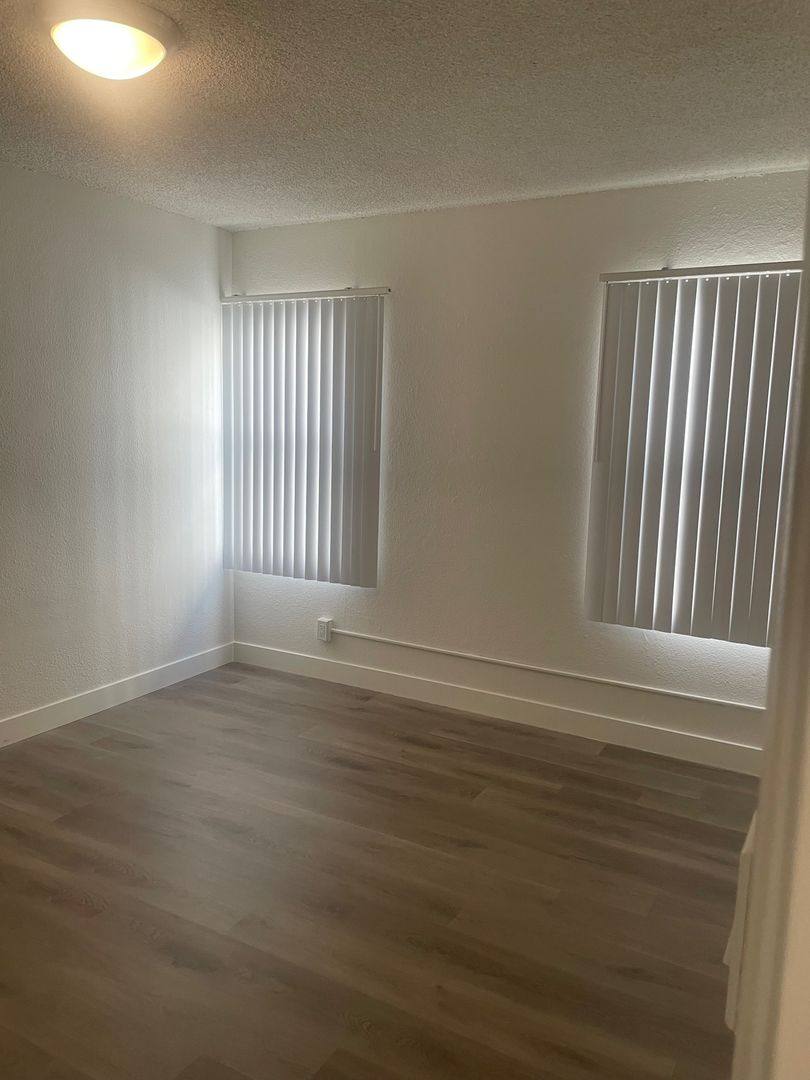 Apartment for rent at 15509-15513 Victory Blvd, Van Nuys, CA 91406