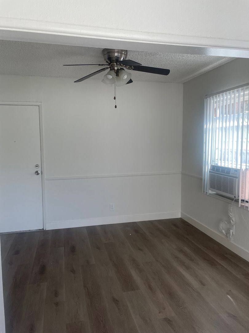 Apartment for rent at 15509-15513 Victory Blvd, Van Nuys, CA 91406