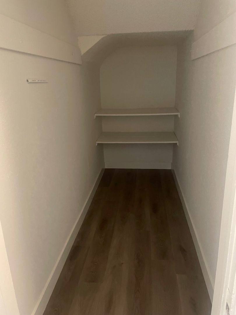 Apartment for rent at 15509-15513 Victory Blvd, Van Nuys, CA 91406