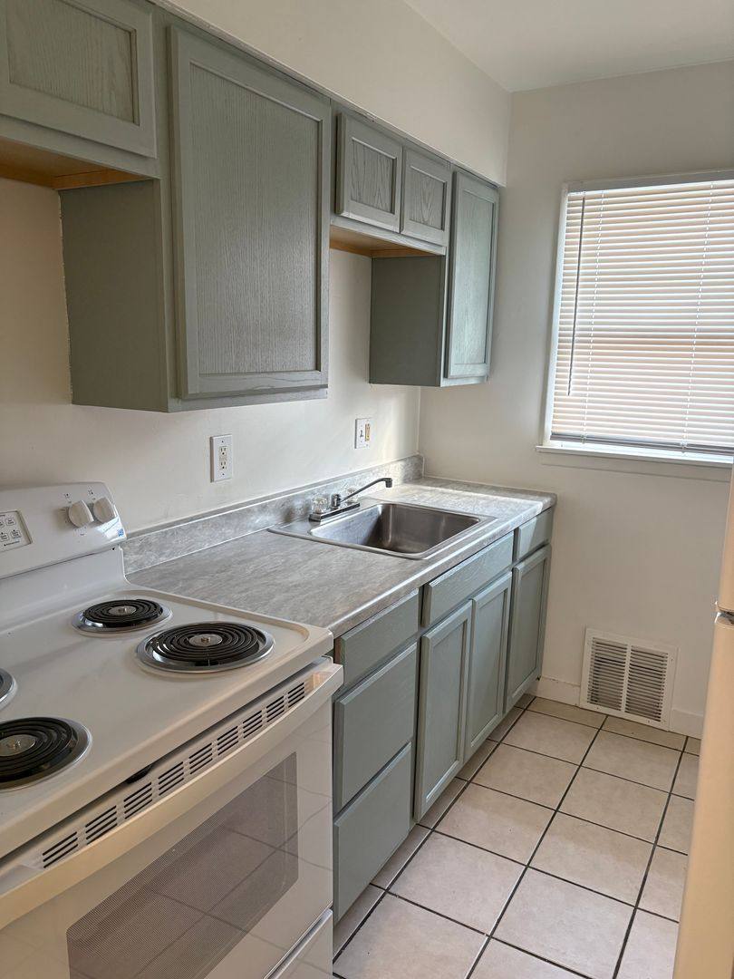 Townhouse for rent at 4407 E Linwood Blvd, Kansas City, MO 64128