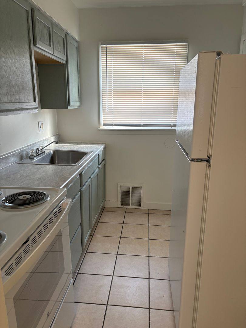 Townhouse for rent at 4407 E Linwood Blvd, Kansas City, MO 64128