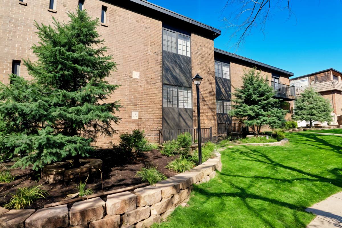 Apartment for rent at 4440 Jarboe St, Kansas City, MO 64111