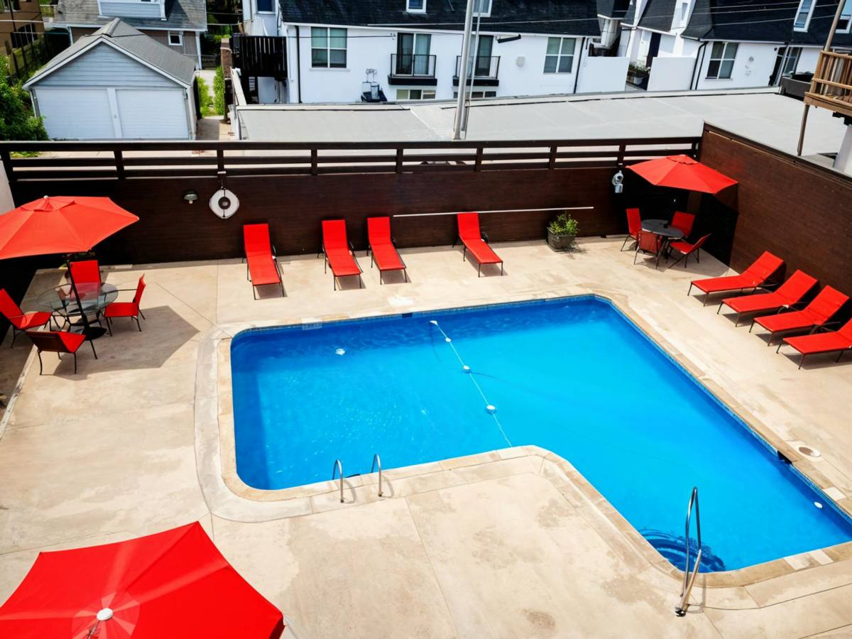 Apartment for rent at 4440 Jarboe St, Kansas City, MO 64111