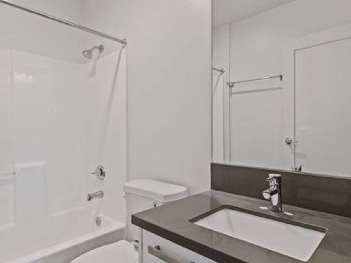 Apartment for rent at 810 Crenshaw Blvd, Los Angeles, CA 90005