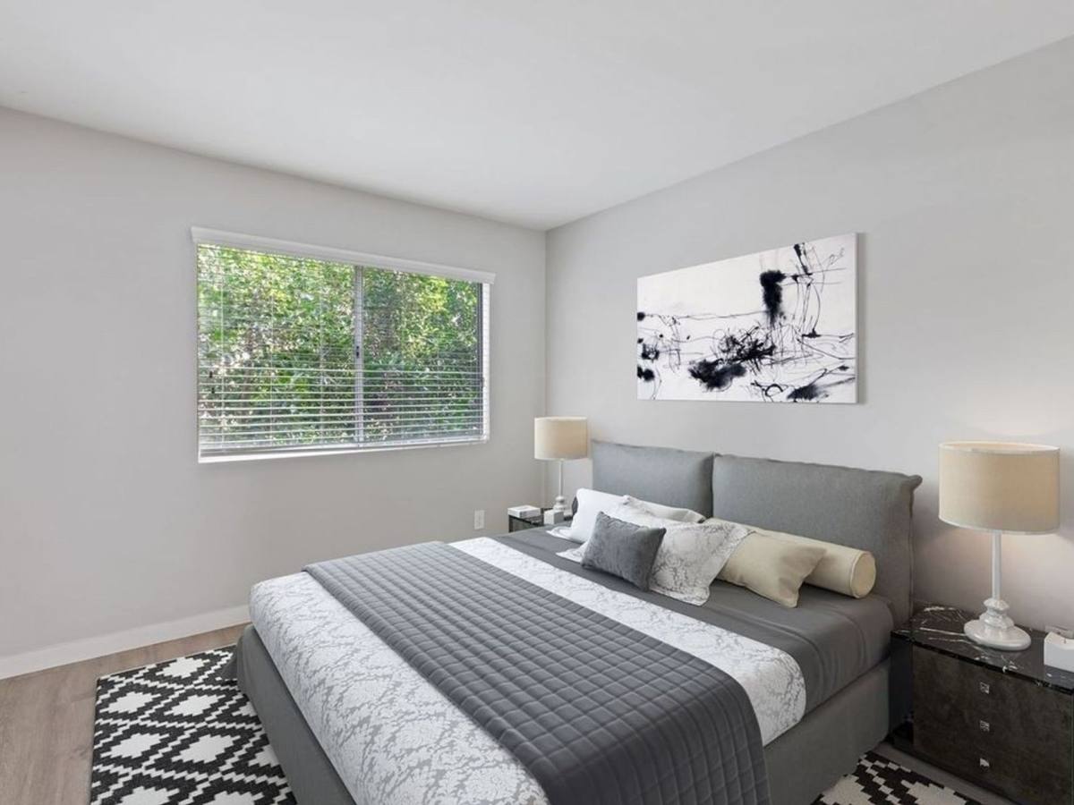 Apartment for rent at 810 Crenshaw Blvd, Los Angeles, CA 90005