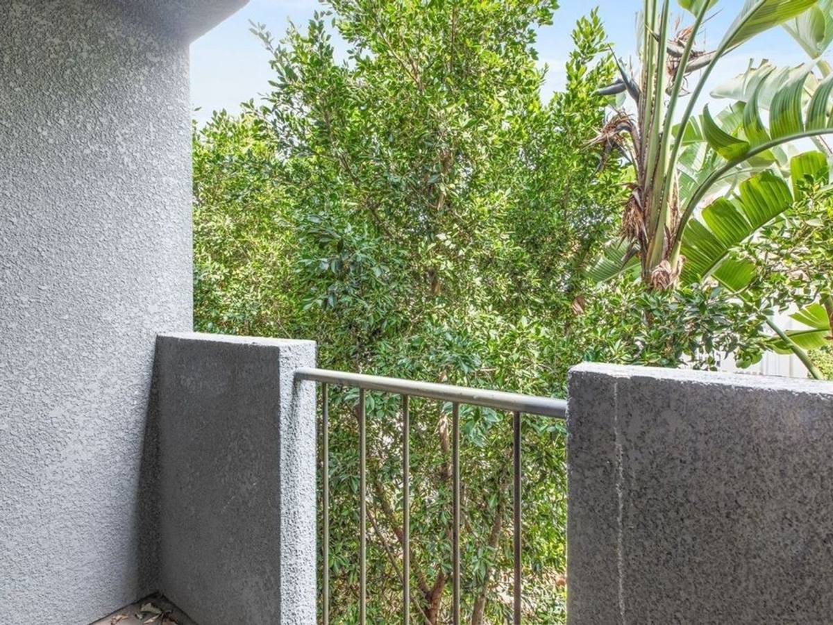 Apartment for rent at 810 Crenshaw Blvd, Los Angeles, CA 90005