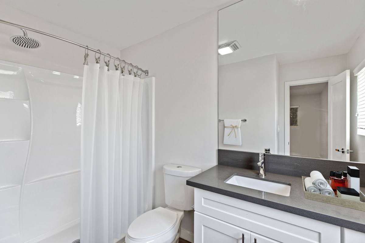 Apartment for rent at 1945 S Garth Ave, Los Angeles, CA 90034