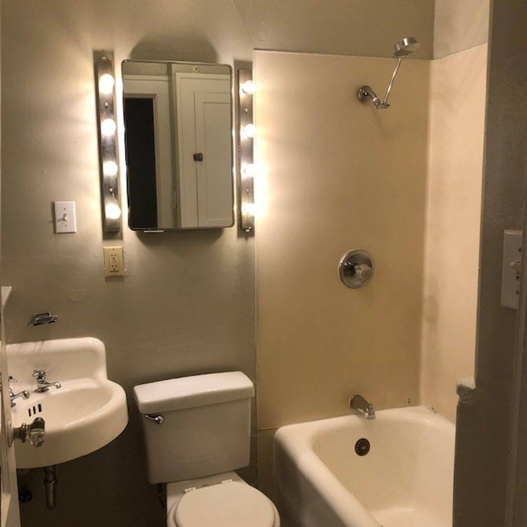 Apartment for rent at 406 Summit E, Seattle, WA 98102