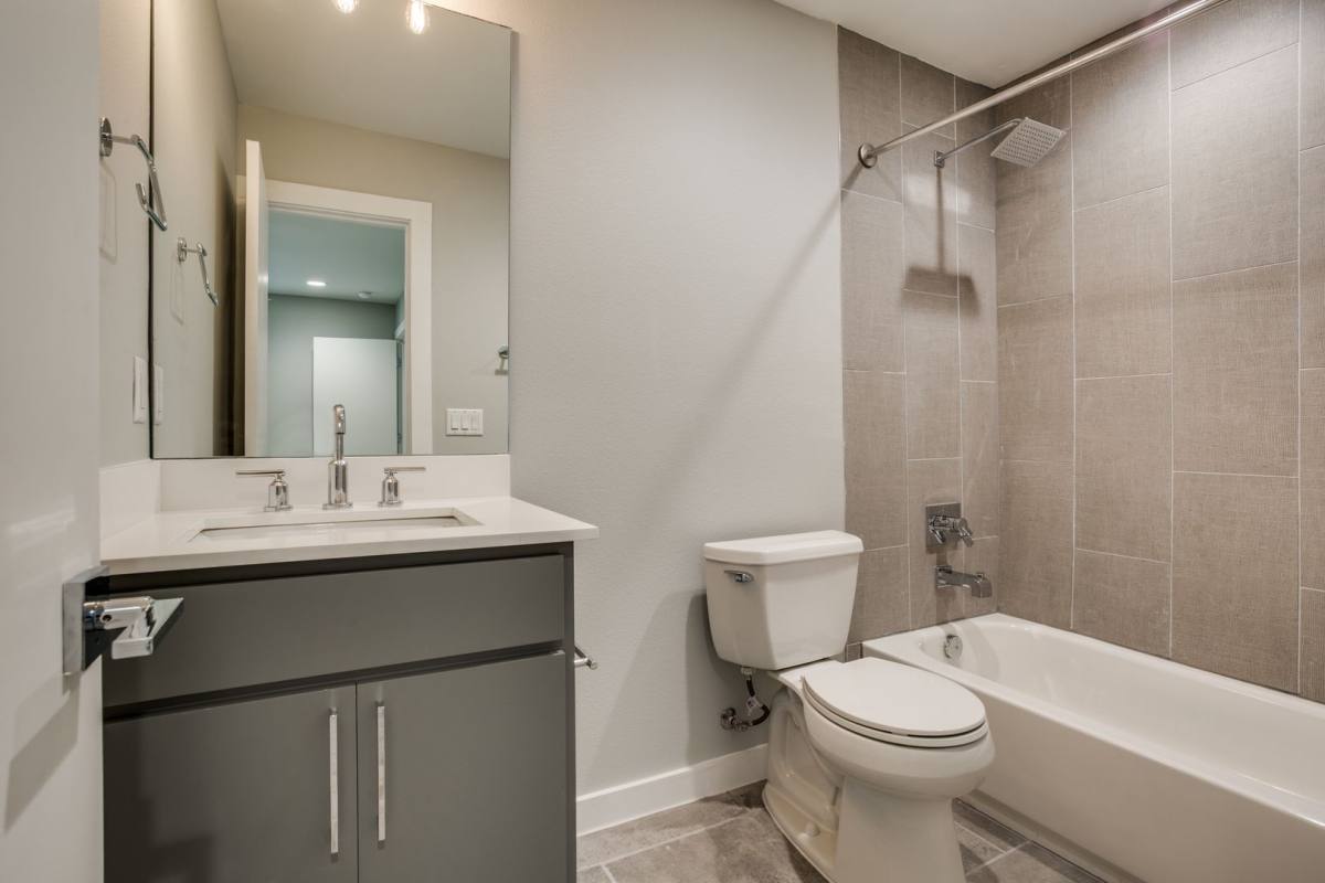 Apartment for rent at 3328 Cedarplaza, Dallas, TX 75219