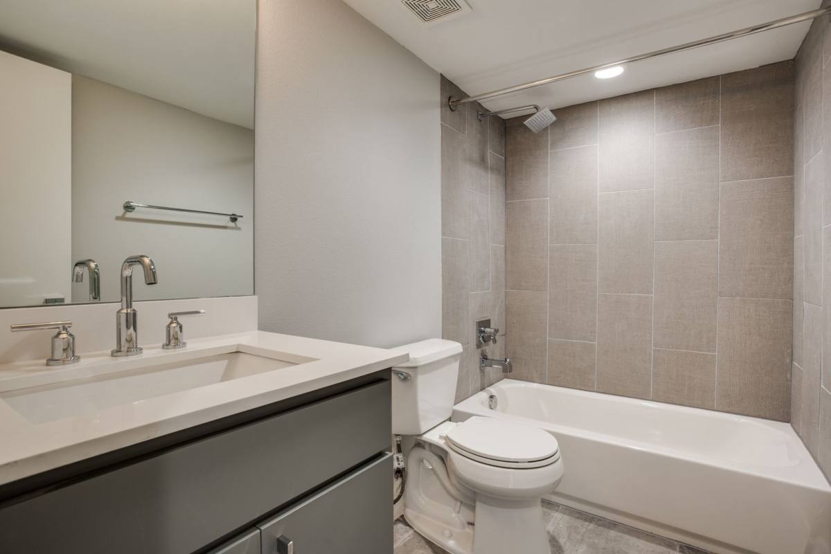 Apartment for rent at 3328 Cedarplaza, Dallas, TX 75219