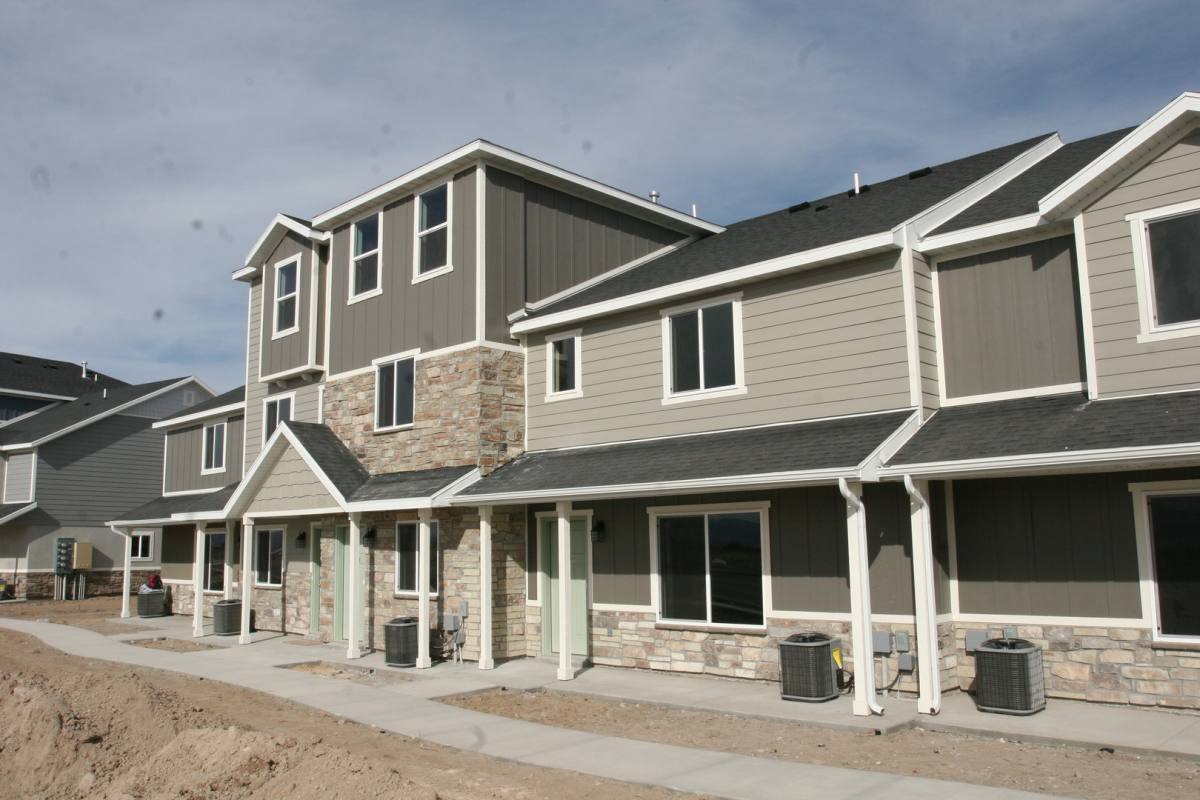 Townhouse for rent at 215 N 680 E, Orem, UT 84058