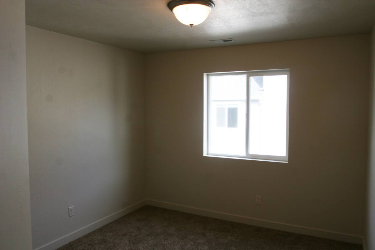 Townhouse for rent at 215 N 680 E, Orem, UT 84058