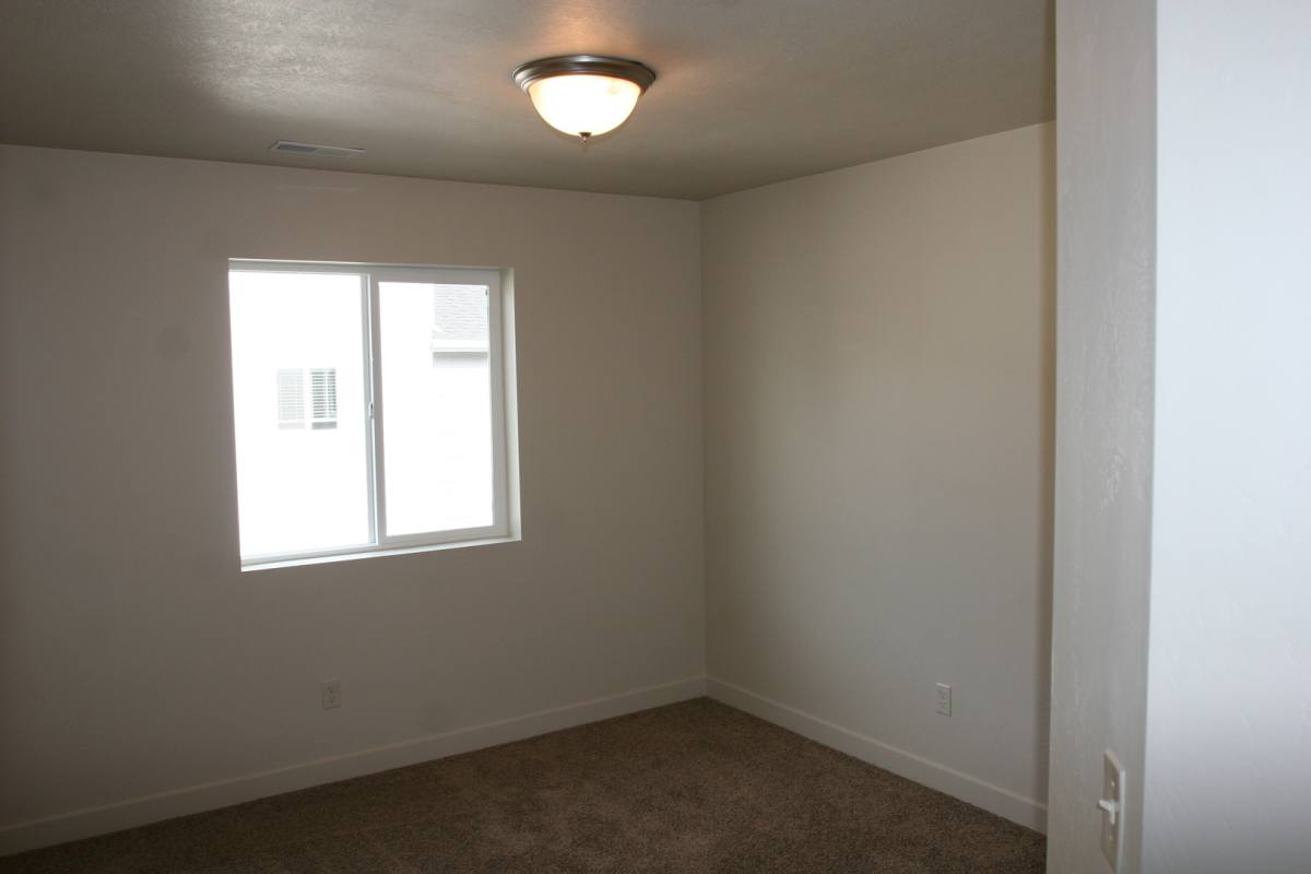 Townhouse for rent at 215 N 680 E, Orem, UT 84058