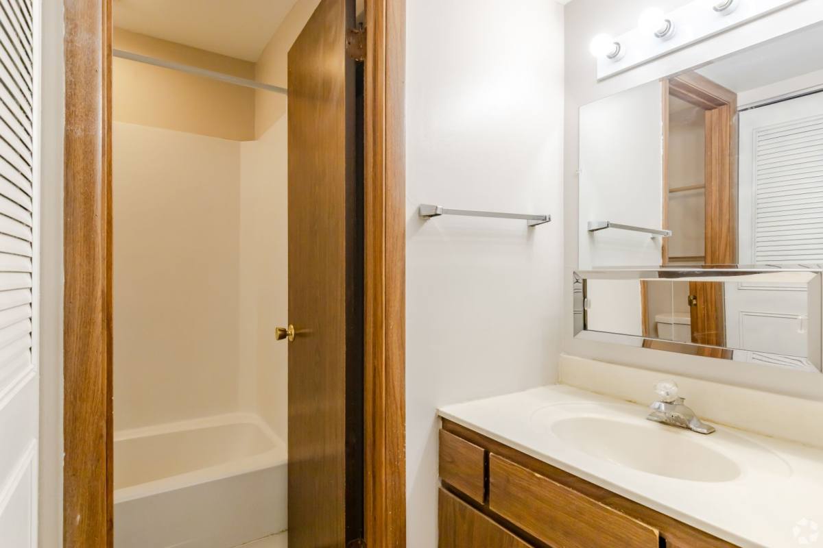 Apartment for rent at 935 W Loire Court, Peoria, IL 61614