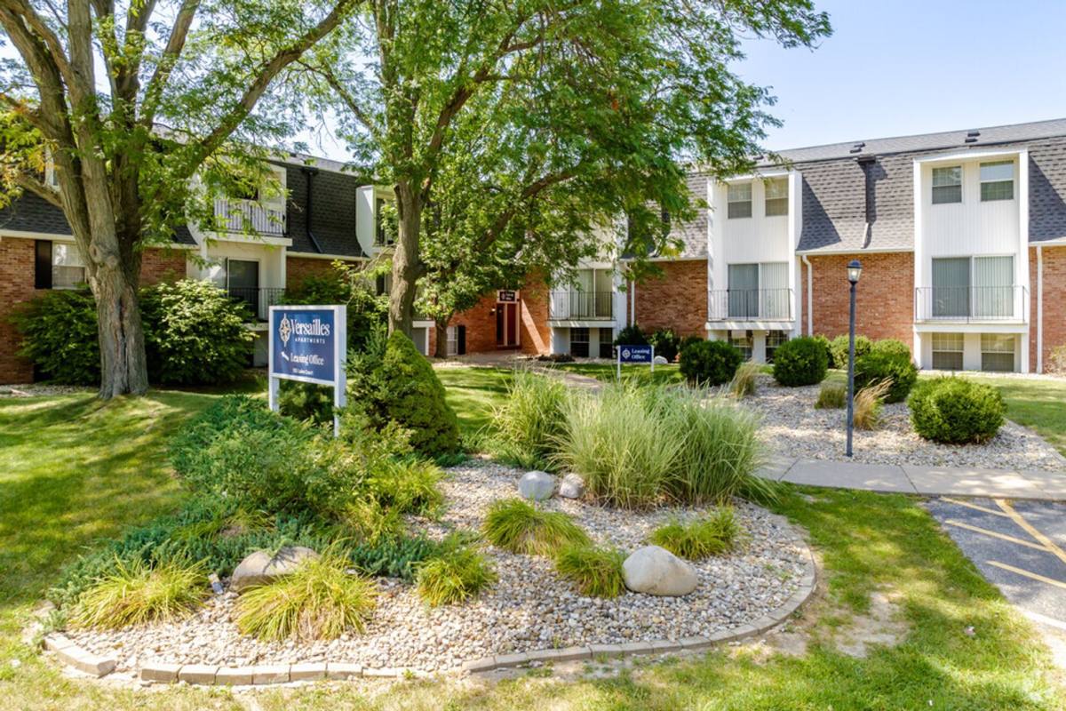Apartment for rent at 935 W Loire Court, Peoria, IL 61614