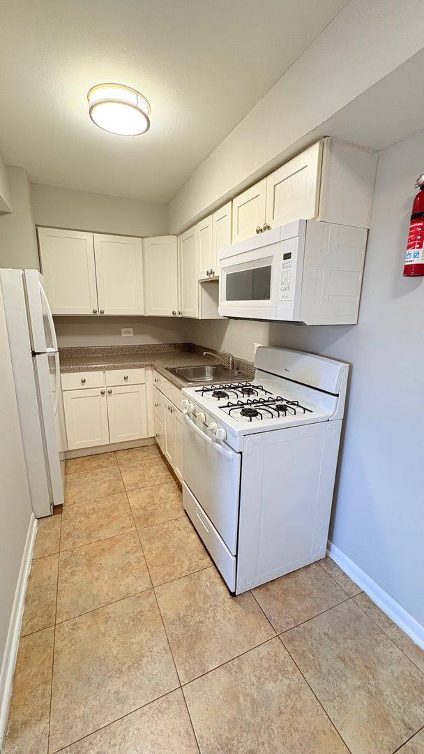 Apartment for rent at 2242 Burr Oak Ave, Blue Island, IL 60406