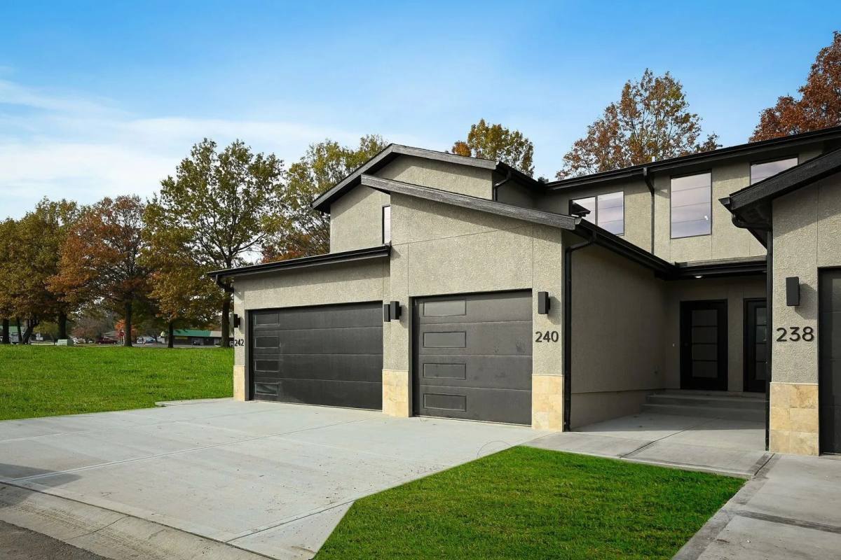 Apartment for rent at 228-234 Sumac Rd, Raymore, MO 64083