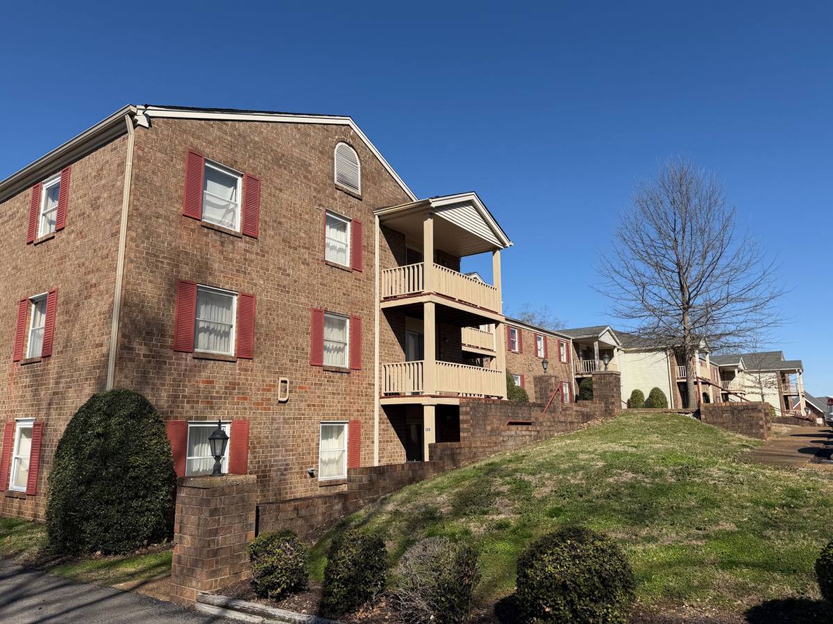 Apartment for rent at 600 5th Ave W, Springfield, TN 37172