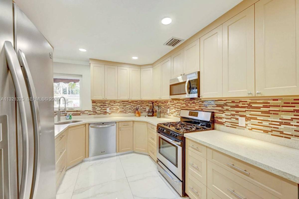 House for rent at 1020 N 13th Terrace, Hollywood, FL 33019