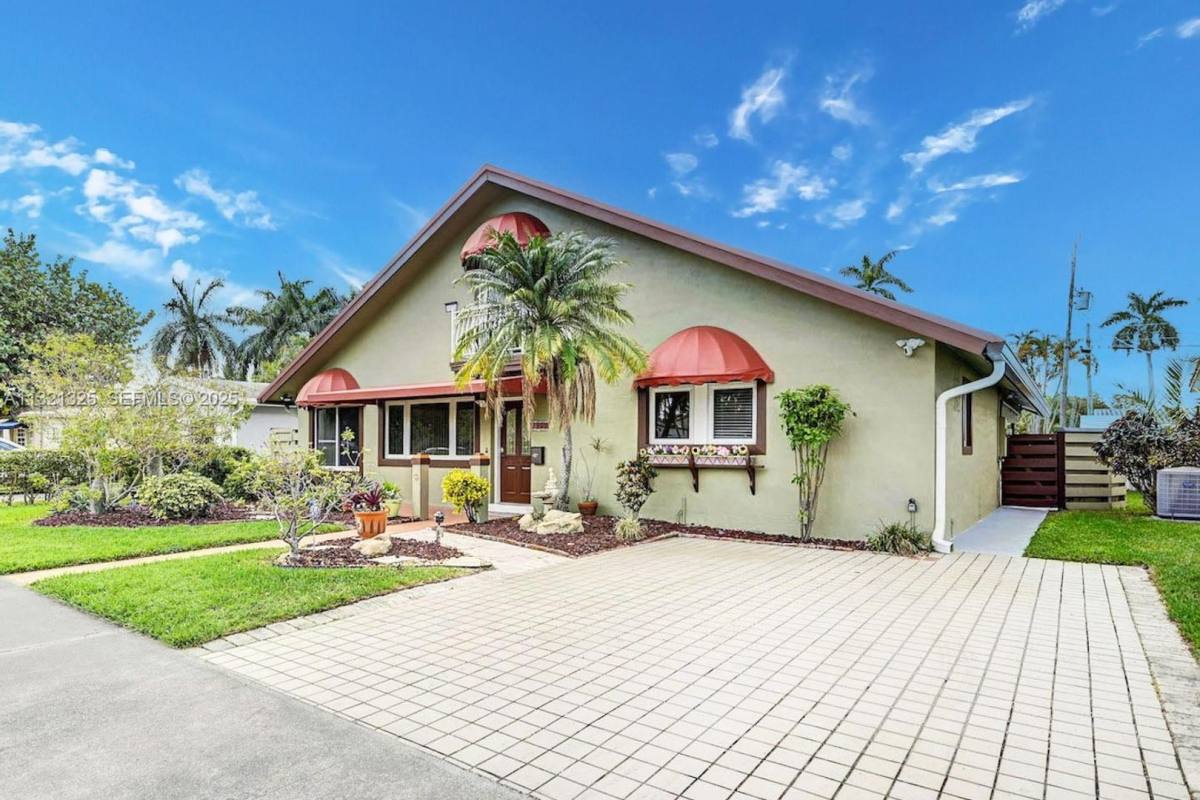 House for rent at 1020 N 13th Terrace, Hollywood, FL 33019