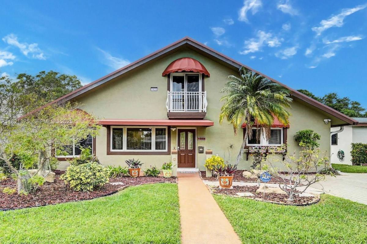 House for rent at 1020 N 13th Terrace, Hollywood, FL 33019