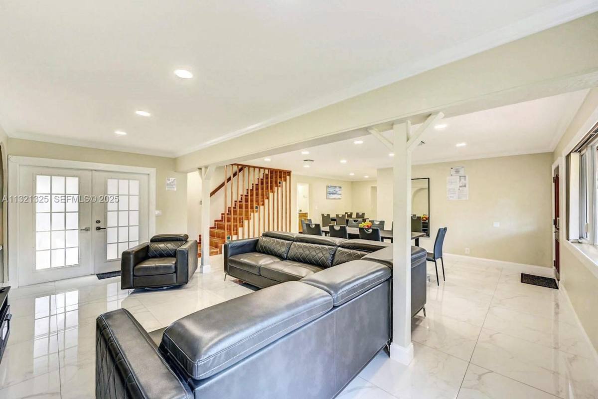 House for rent at 1020 N 13th Terrace, Hollywood, FL 33019
