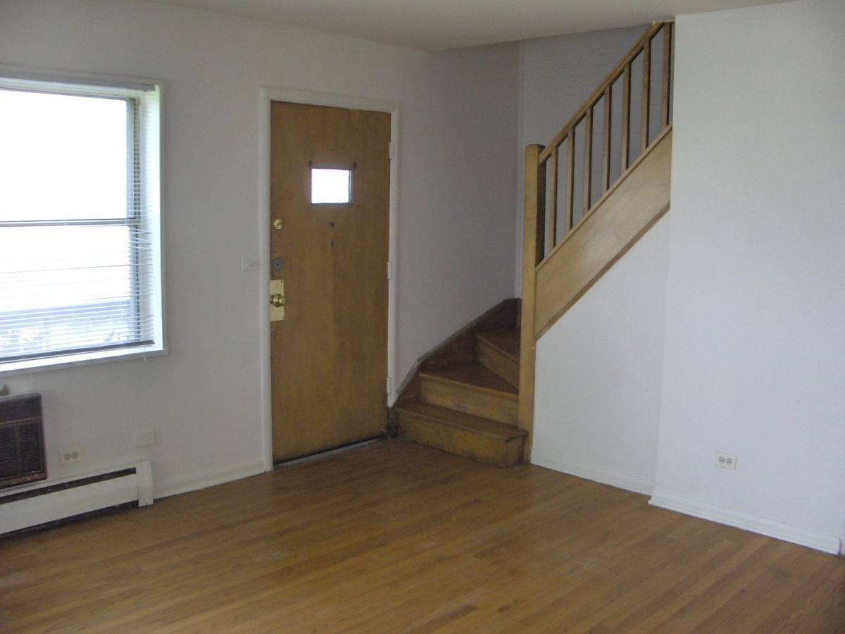 Apartment for rent at 2113-15 Darrow Ave, Evanston, IL 60201