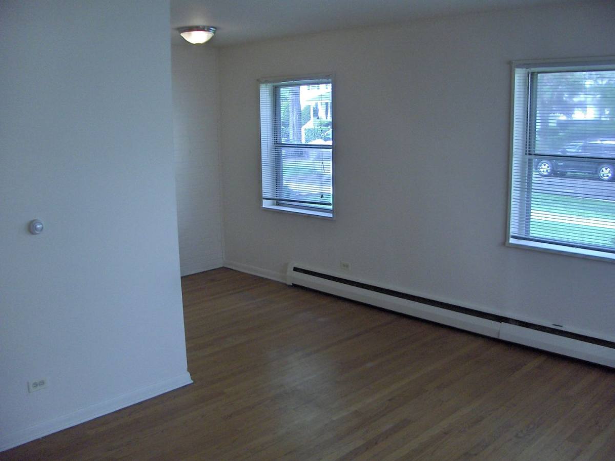 Apartment for rent at 2113-15 Darrow Ave, Evanston, IL 60201