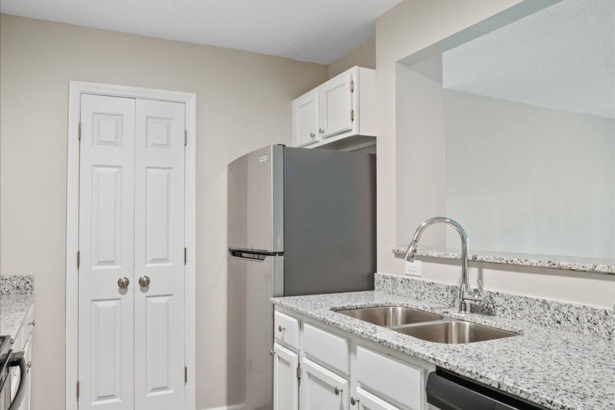 Apartment for rent at 2501 Briarwood Ave SW, Fort Payne, AL 35967