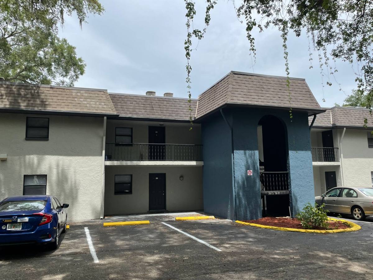 Apartment for rent at 307 Elizabeth St, Brandon, FL 33511