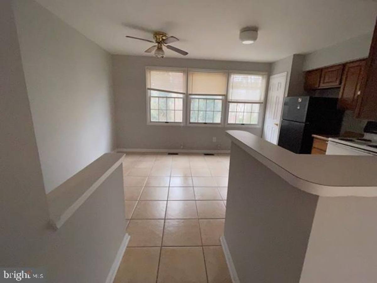 Townhouse for rent at 5003 9th St S, Arlington, VA 22204