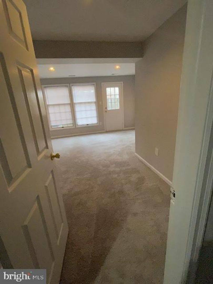 Townhouse for rent at 5003 9th St S, Arlington, VA 22204