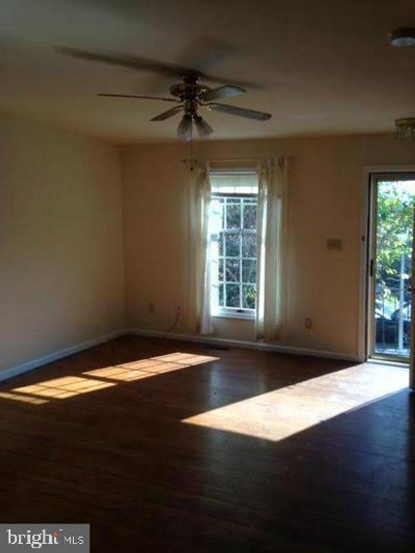 Townhouse for rent at 5003 9th St S, Arlington, VA 22204