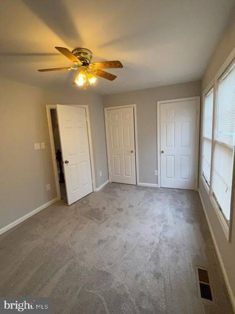 Townhouse for rent at 5003 9th St S, Arlington, VA 22204