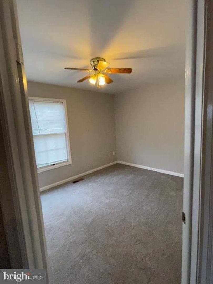 Townhouse for rent at 5003 9th St S, Arlington, VA 22204