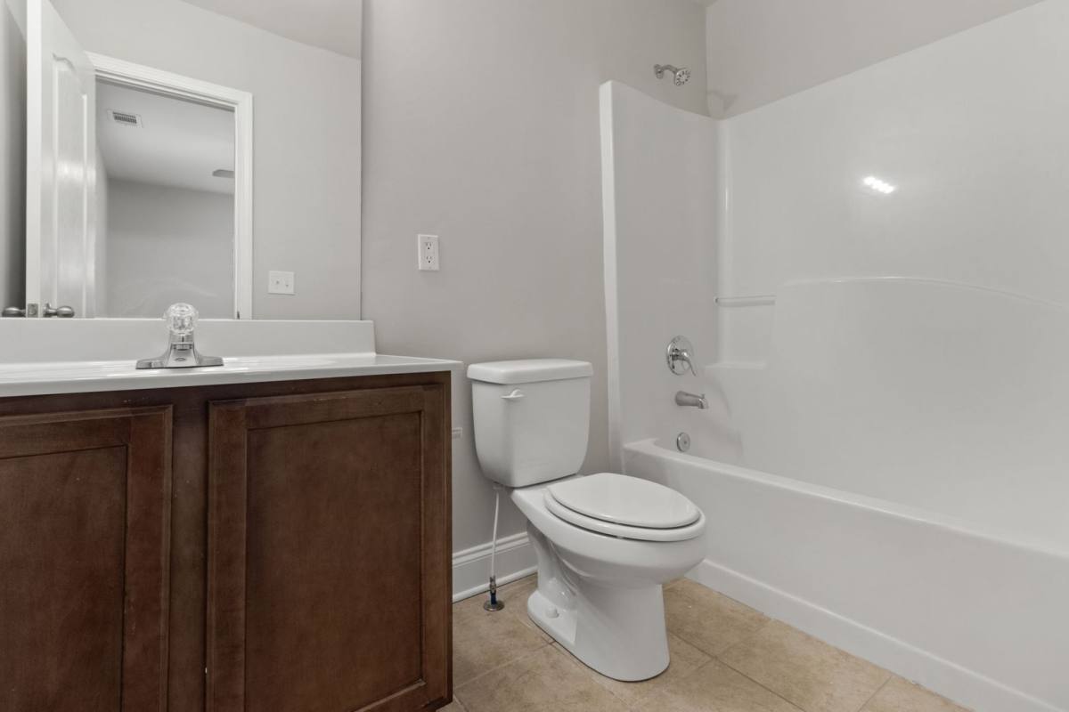 Apartment for rent at 565 N Ave, Gainesville, GA 30501