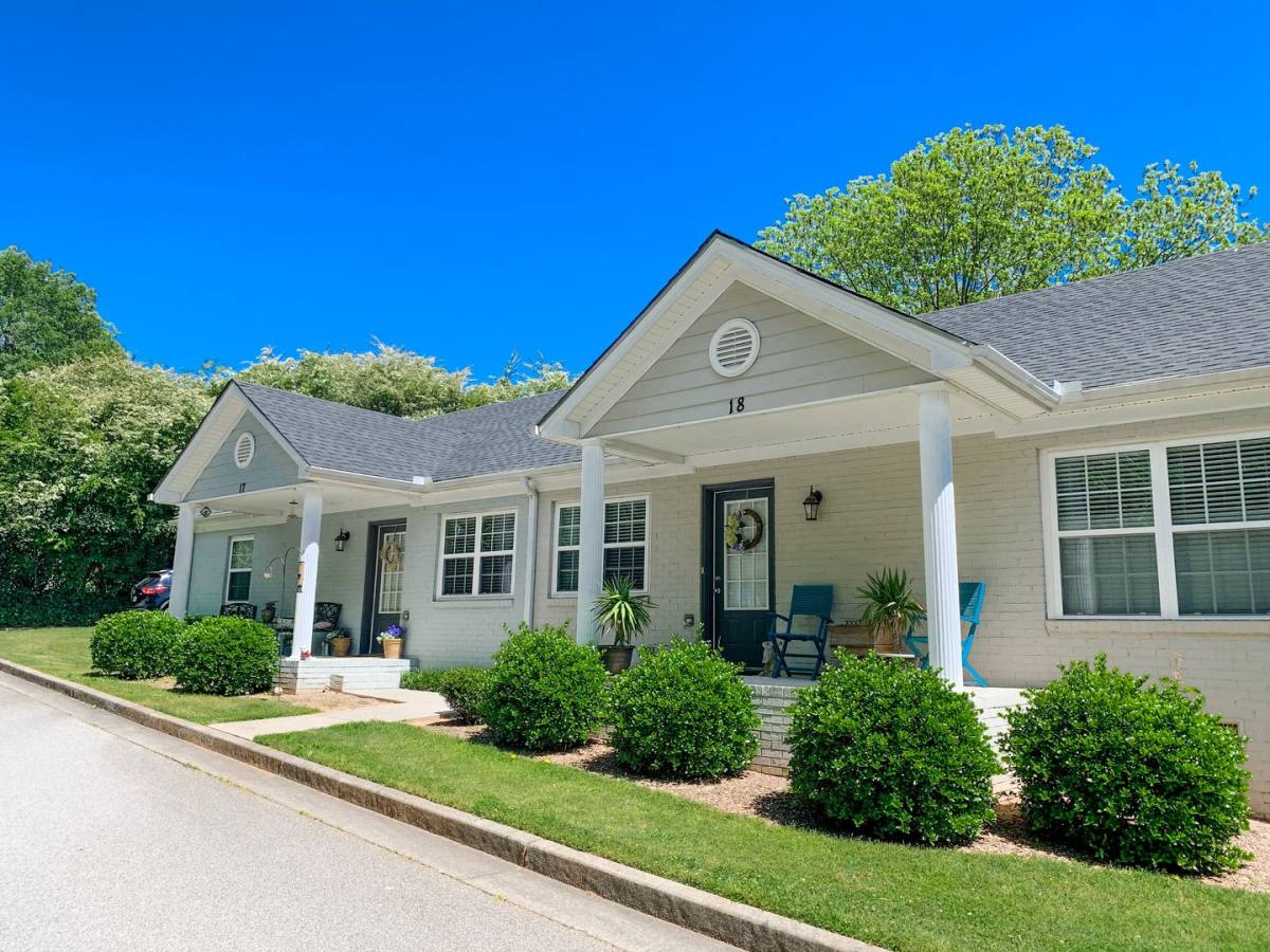 Apartment for rent at 565 N Ave, Gainesville, GA 30501
