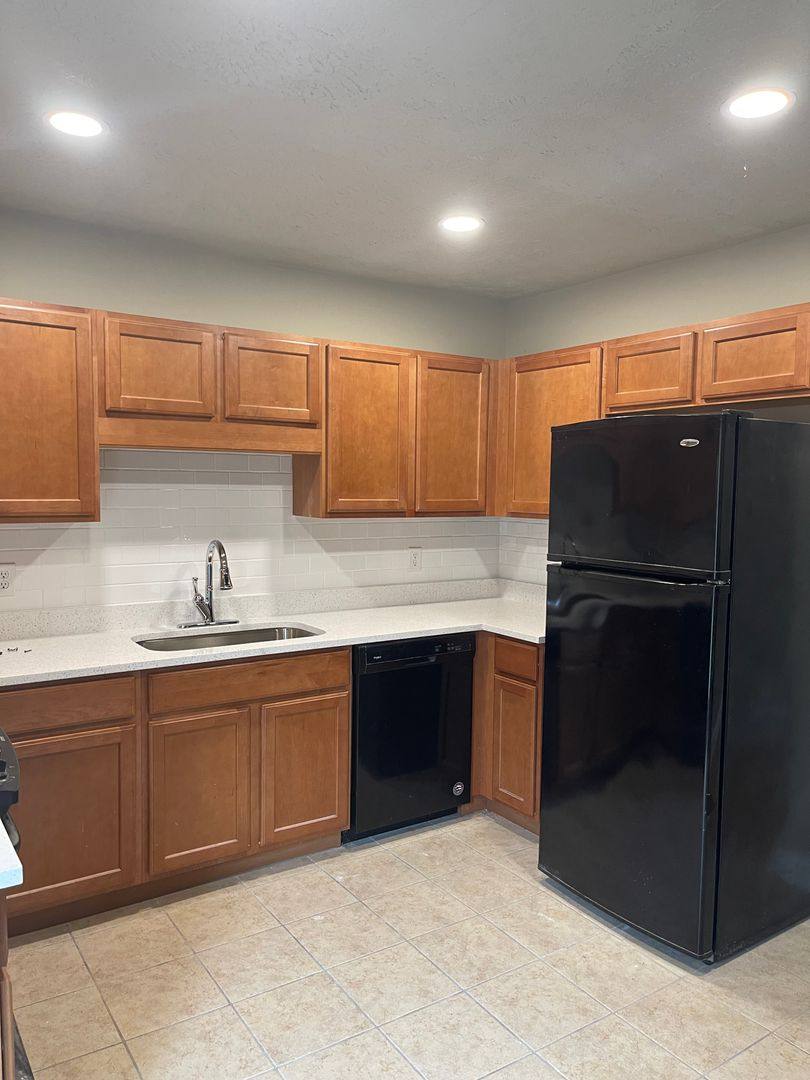 Apartment for rent at 565 N Ave, Gainesville, GA 30501